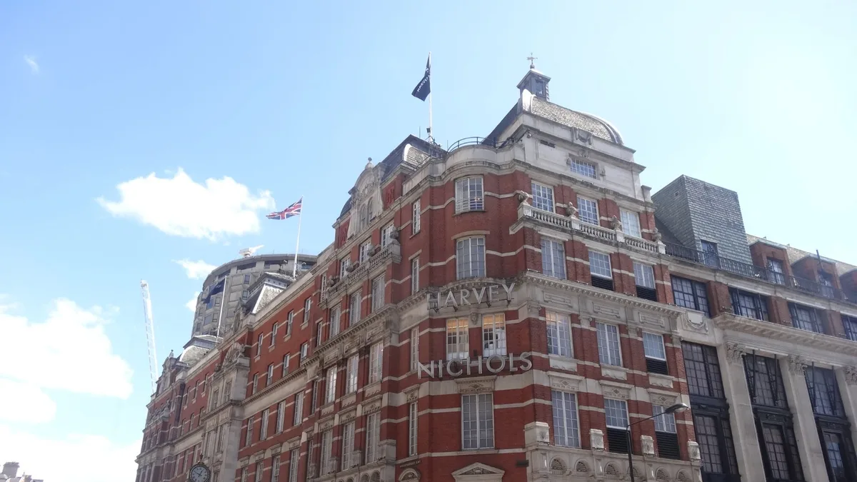 Dona da Sports Direct compra histórico Harvey Nichols e admite reduzir operação