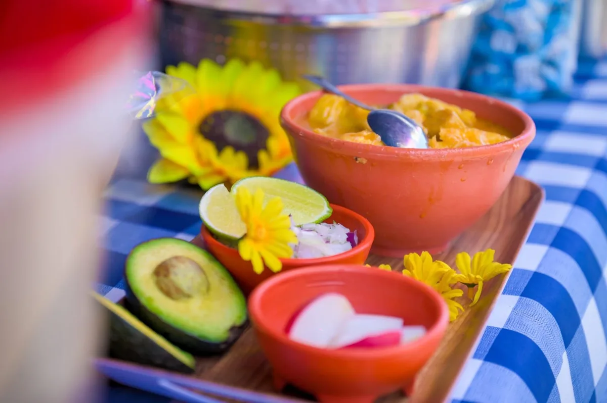 Sabores y tradición: Festival de la sopa de pata conquista el corazón de San Salvador