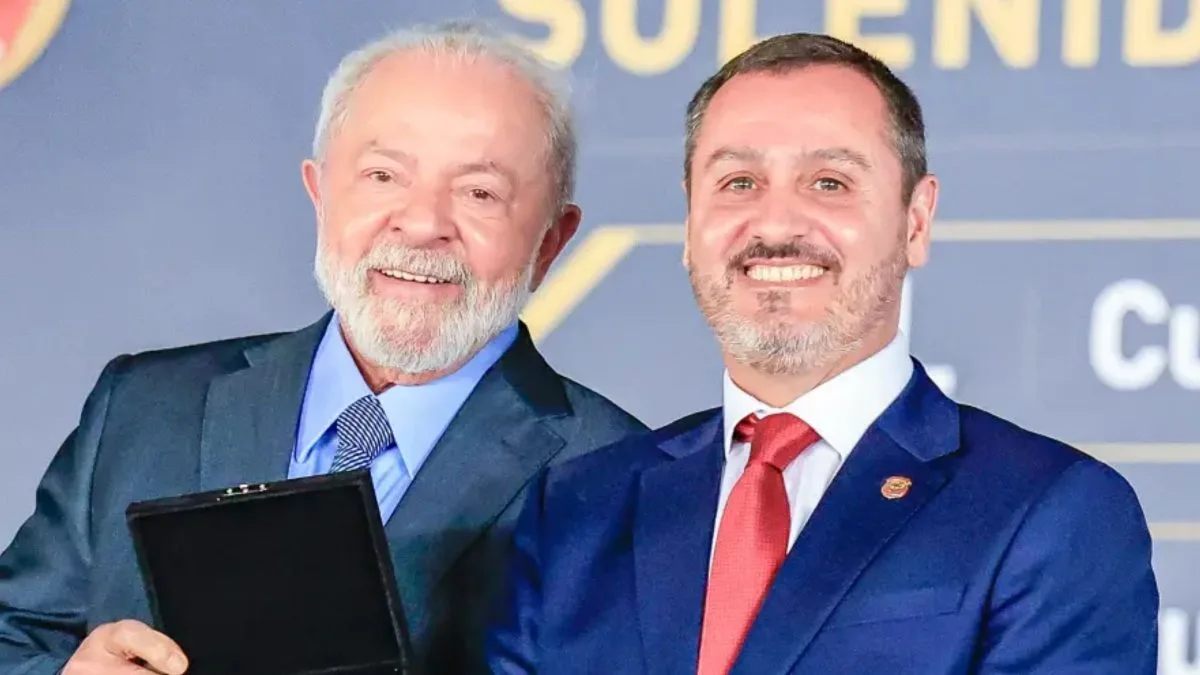 Oposição pressiona Lula para demissão de Andrei no comando da PF após conversas citarem proteção a Vorcaro