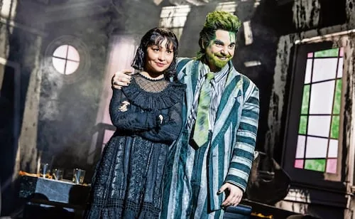Beetlejuice, el musical que abraza la soledad y la tristeza