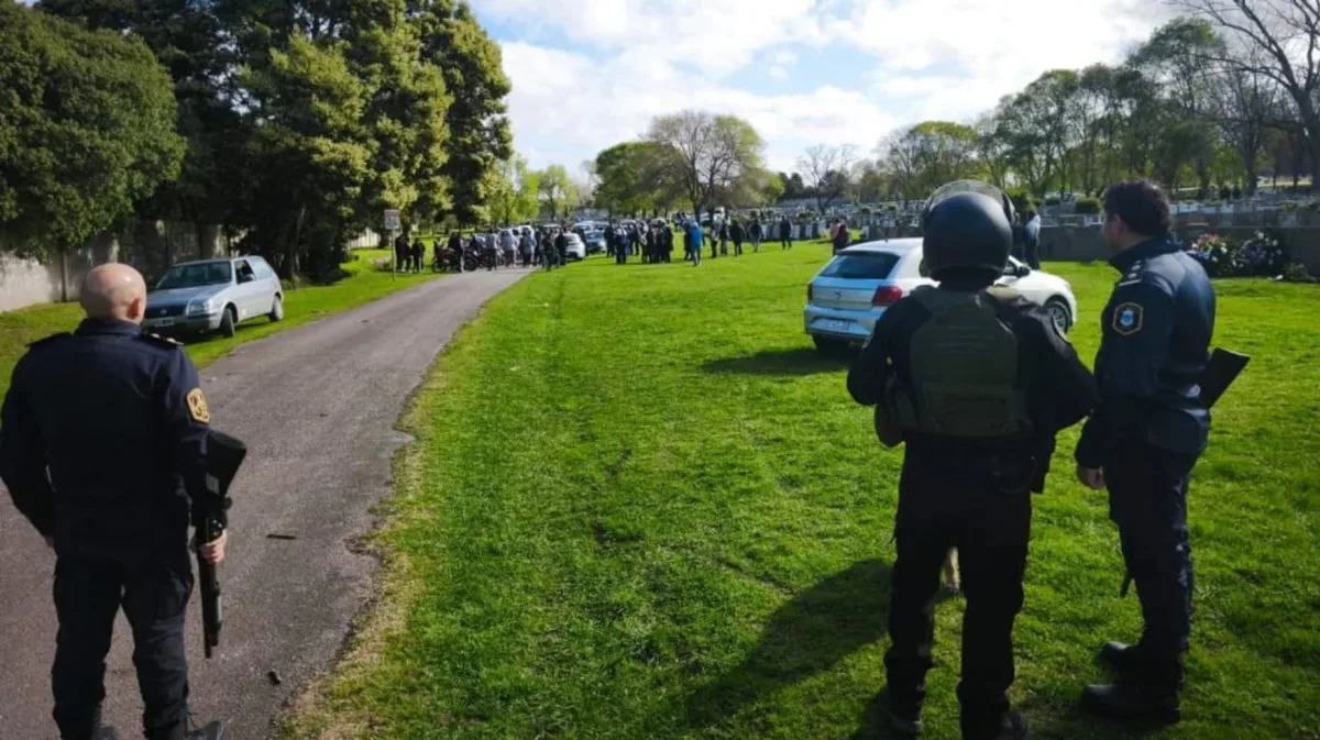 Mar del Plata: Despidieron a un hombre con una caravana de motos y hubo persecuciones dentro del cementerio