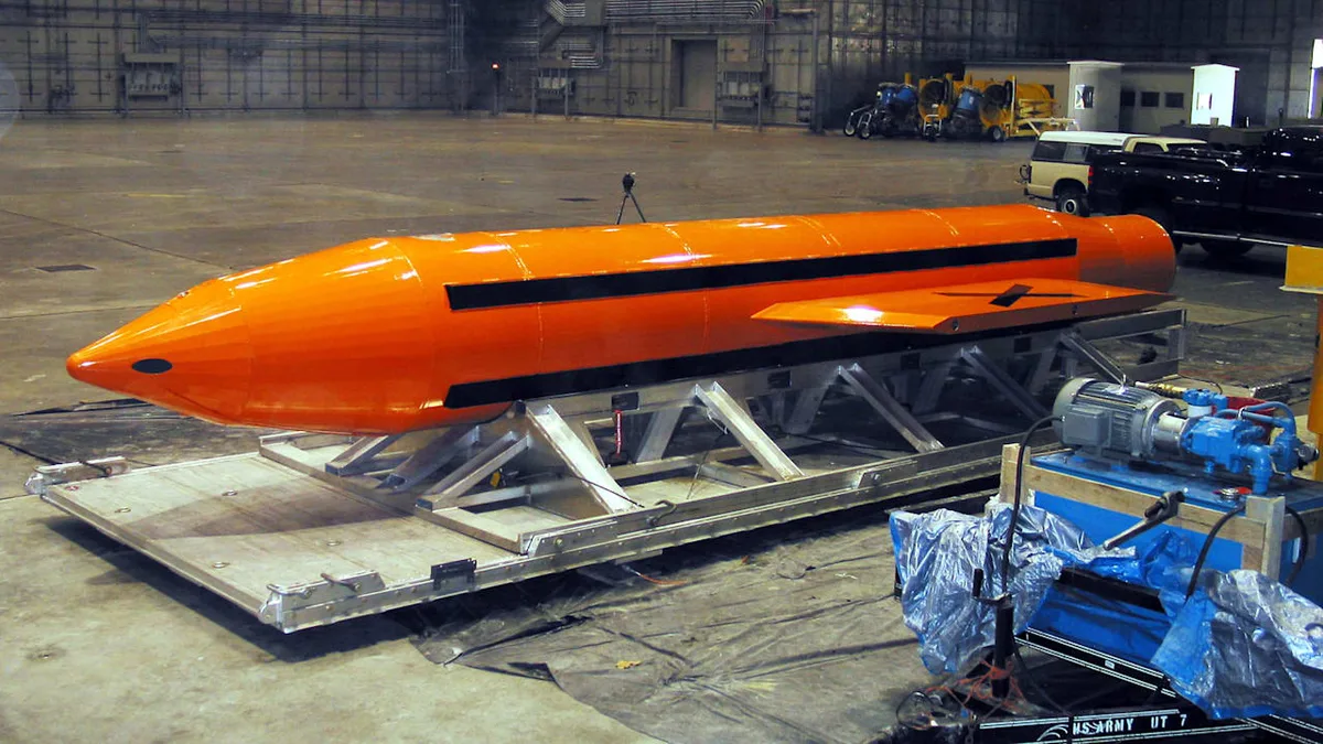 9,5 Tonnen schwer, enorme Sprengkraft - USA wollen „Mutter aller Bomben“ auf Iran werfen