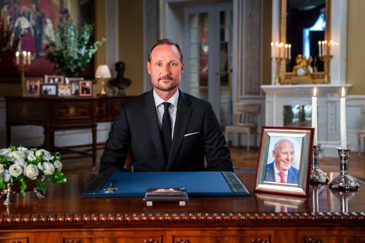 El rey Haakon VIII de Noruega recordó a su padre en su primer discurso como monarca: “Me enorgullece todo lo que afrontaste”