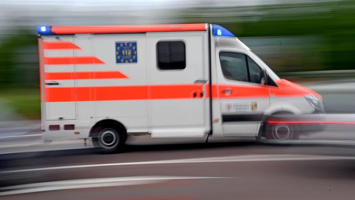 Unfall: In Leitplanke gefahren: Schwerverletzte Autofahrerin auf A4
