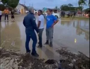 Quebrada Picurito en San Felipe se desbordó en varios puntos