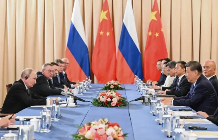 Putin, Modi y Xi Jinping se unen para una cumbre contra la influencia global de EU