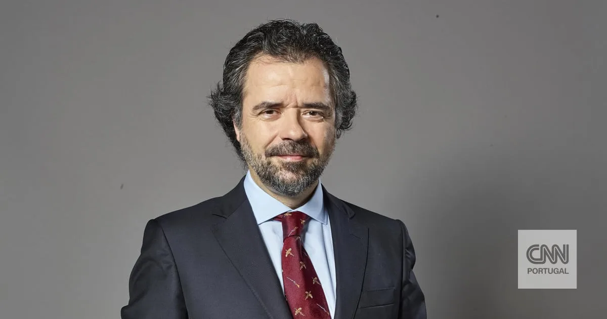 "Os EUA parecem estar em guerra com toda a gente. Vemos agora a China a assumir o papel de defensora do Direito Internacional"
