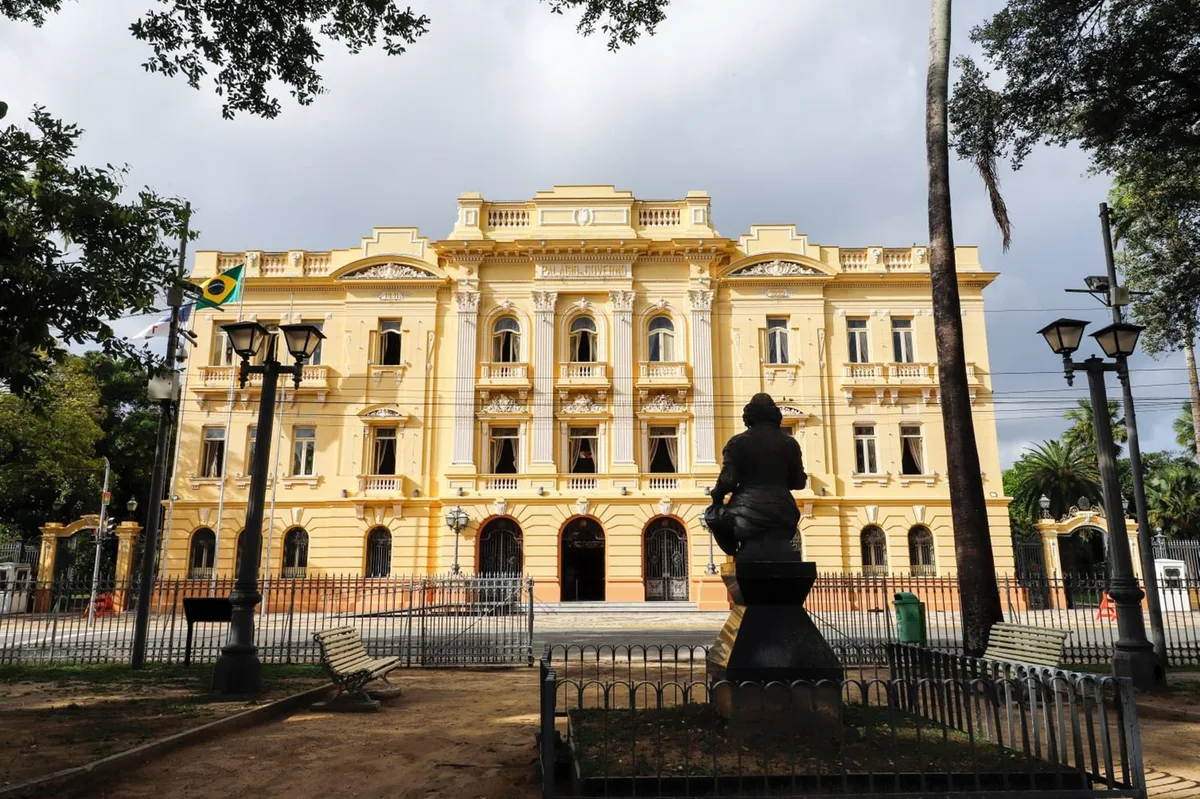 Daniel Coelho e mais três secretários voltam ao governo Raquel Lyra após deixarem Executivo para as eleições