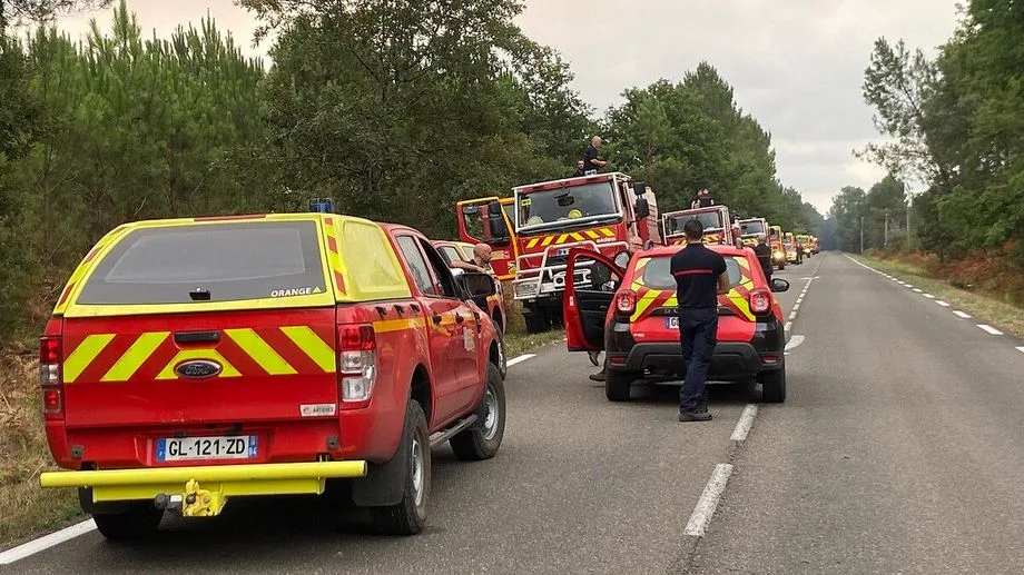 Un incendie se déclenche à Lüe et menace la forêt landaise, situation "très défavorable" selon les pompiers