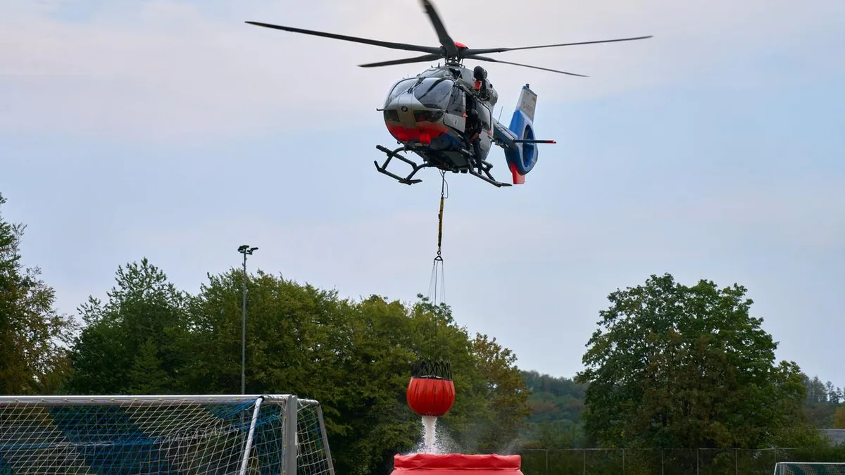 Großbrand in Rheinland-Pfalz: Waldbrand im Westerwald: Feuerwehr verhindert Übergreifen