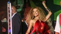Anitta repete look de “Rainha das Supercoxas” na Grande Rio; veja