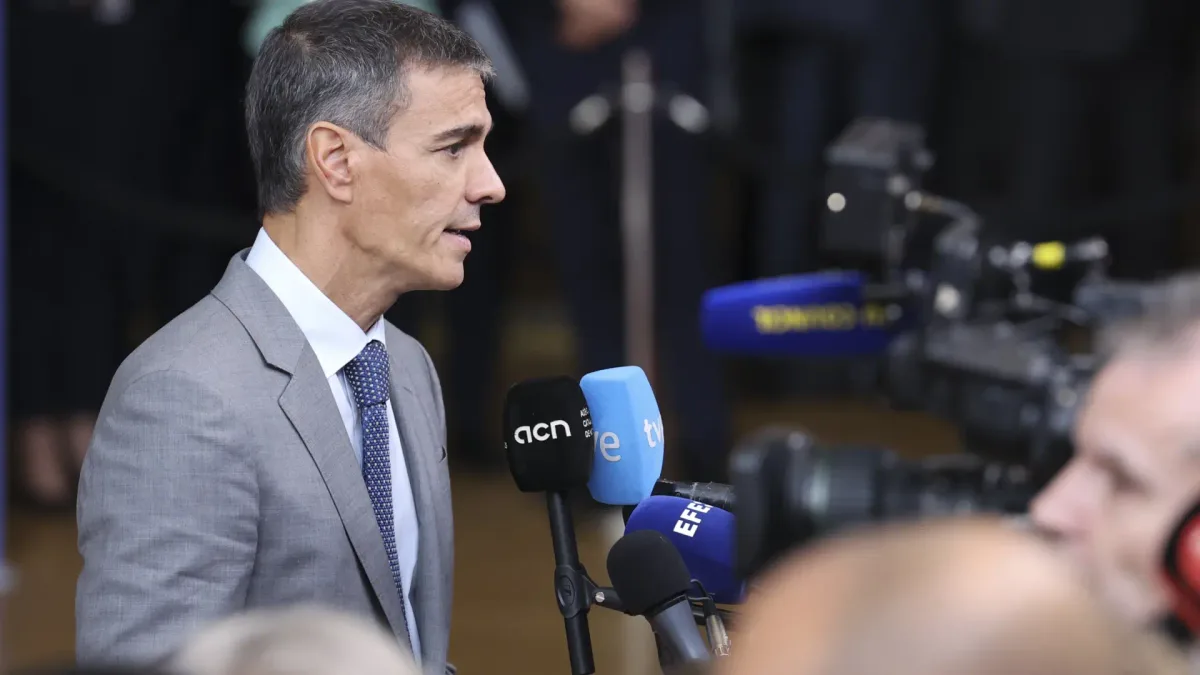 Sánchez defiende que el Gobierno "ha sido transparente" sobre Ceuta y ve en la visita de los reyes "una muestra de normalidad"