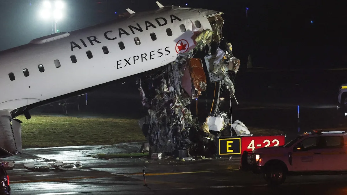 2 LaGuardia Air Traffic Controllers Left Work Early Before Crash: Report