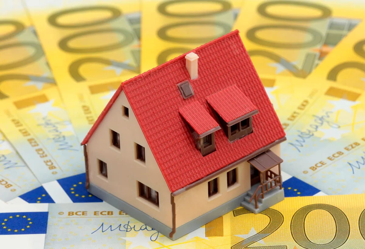 Alta tensión que no cesa sobre la vivienda