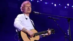 Ed Sheeran admite ter cometido 'erros' no primeiro show desde a polêmica com rapper Macklemore
