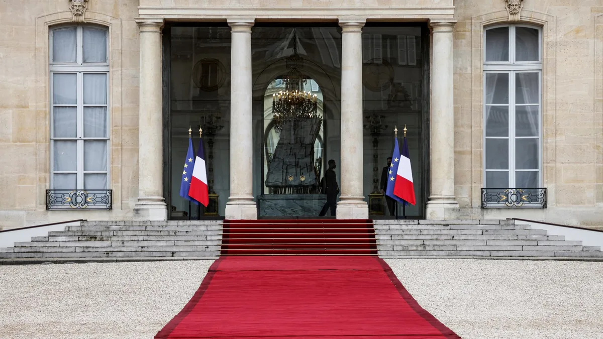 EDITO. Retraites, prix à la pompe, remboursement de la santé: la bombe sociale au cœur de 2027 (mais qui paiera?)