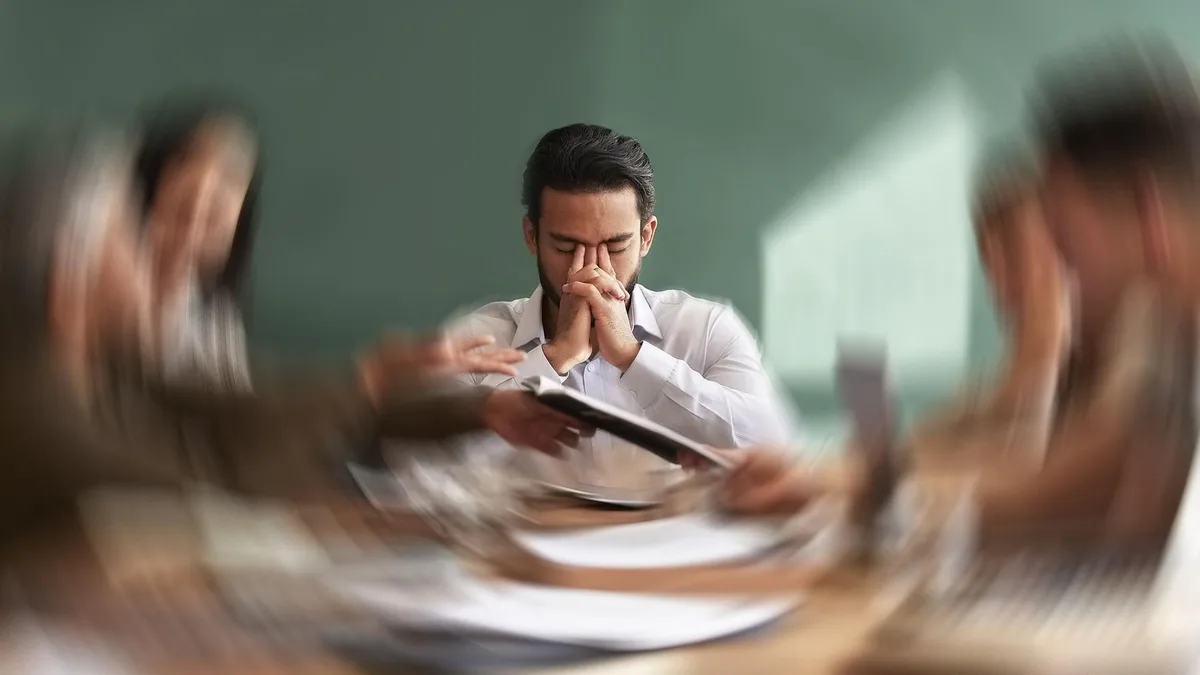 Los expertos en psicología coinciden: los adultos que más luchan contra los pensamientos intrusivos son los que más malestar tienen