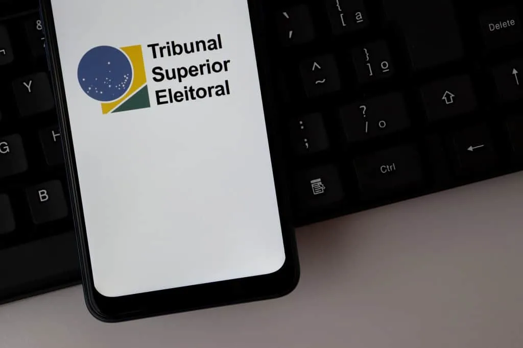 Quem seguir? X é questionado por recomendar candidatos mesmo após atualizar filtro