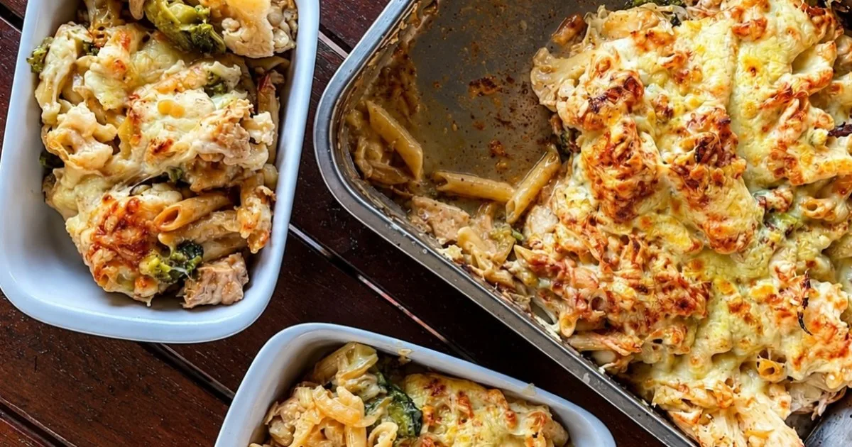 Gratín de pollo, pasta, brócoli y coliflor: una receta imperdible