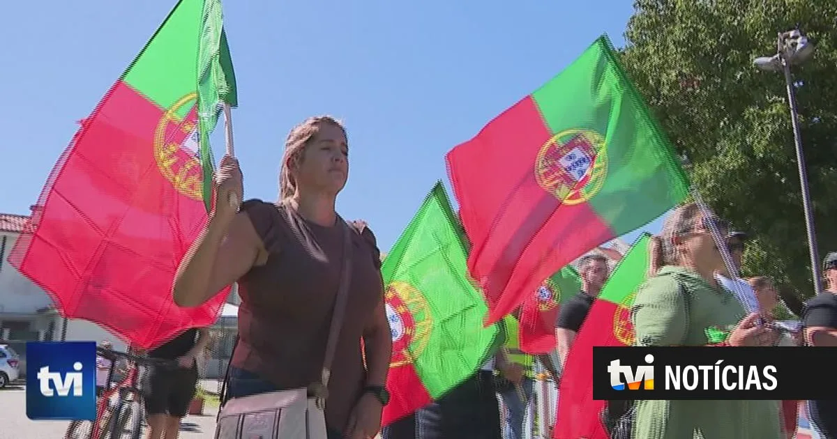 80 automobilistas fizeram marcha ruidosa até à casa do primeiro-ministro em Espinho devido ao preço dos combustíveis