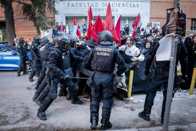El delegado del Gobierno en Madrid pide una investigación urgente por las cargas policiales contra estudiantes en la Complutense