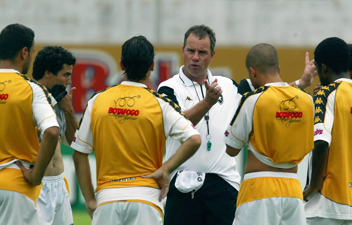 Botafogo anuncia reformulação no futebol, e Paulo Bonamigo será coordenador técnico