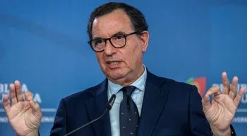 Ministro da Economia confiante em chumbo da moção de censura ao Governo