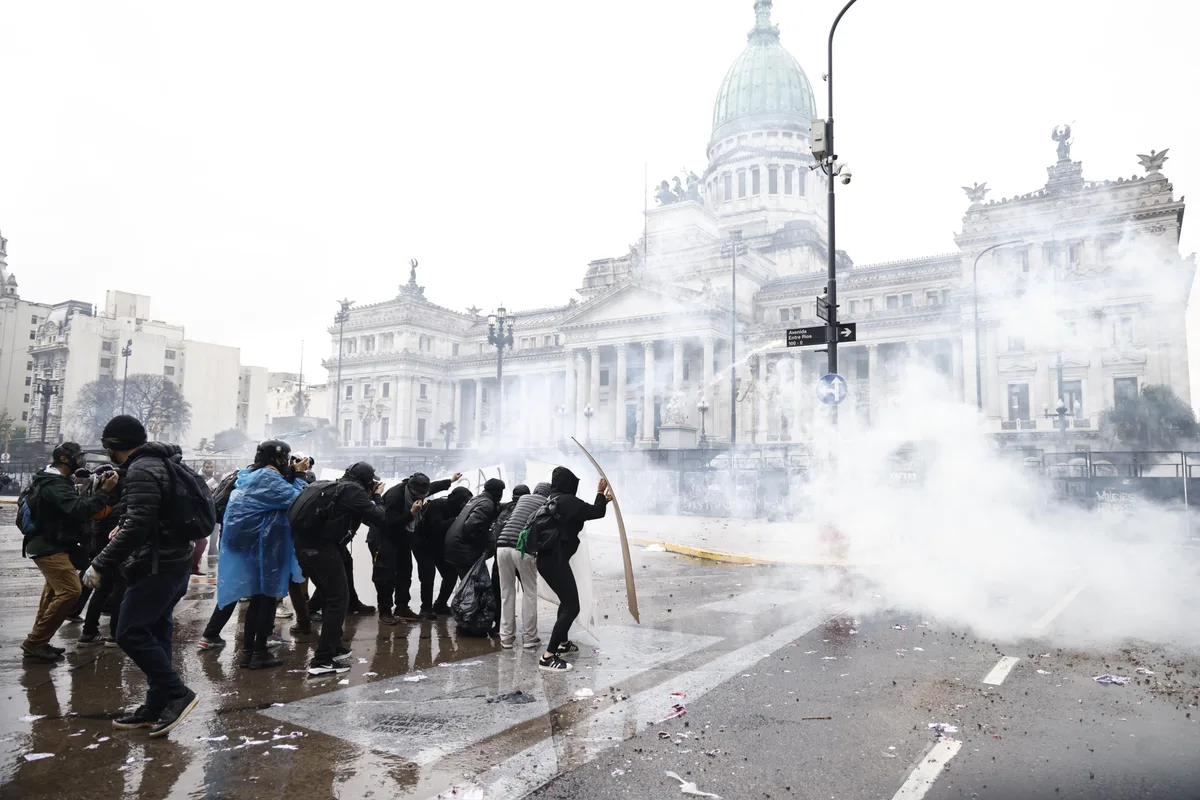 Los videos y fotos más impactantes de los incidentes frente al Congreso