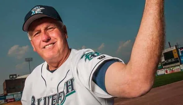 Tommy John, el exlanzador cuya cirugía revolucionó el béisbol, fallece a los 83 años