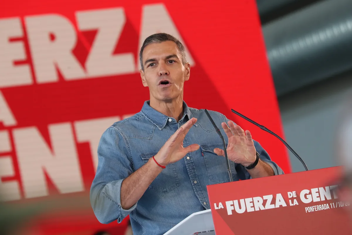 El PSOE aumenta la distancia sobre el PP hasta los 11,8 puntos tras la convocatoria electoral, según el CIS