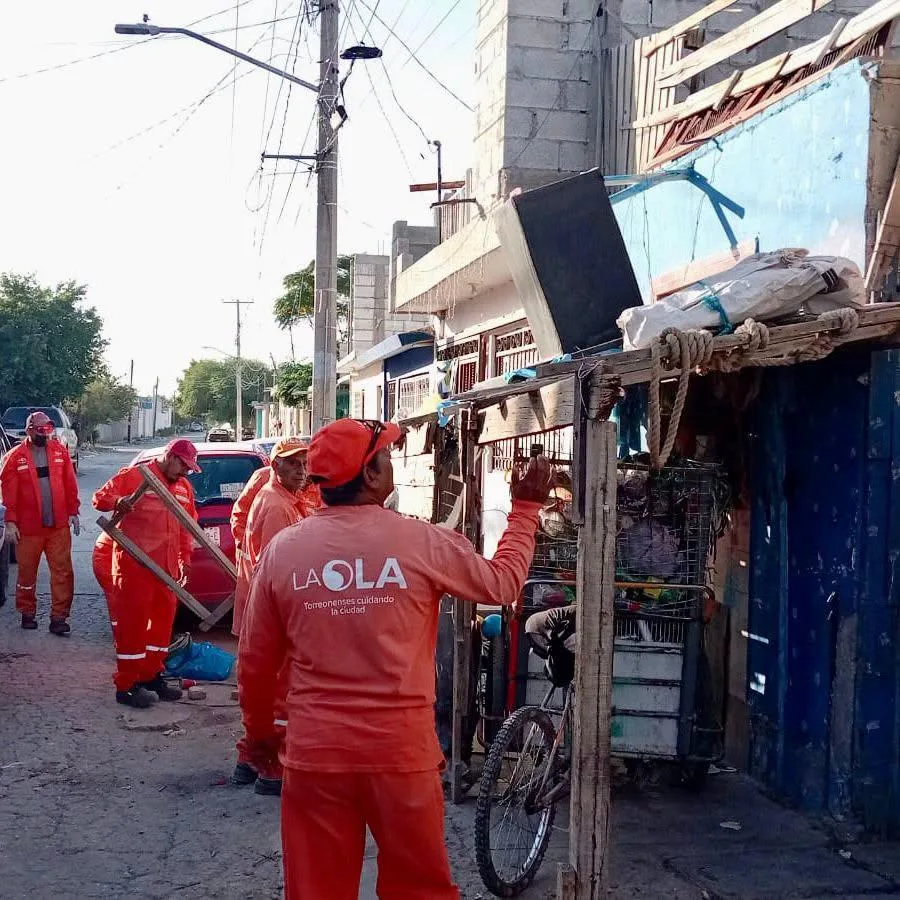 Impone récord de acumulamiento: ¡ocho toneladas de basura! fueron retiradas de una vivienda en Torreón, Coahuila