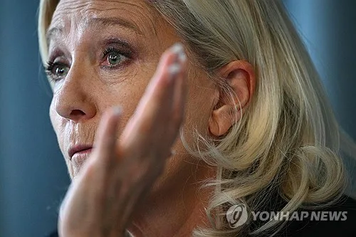 佛 극우 르펜 "대통령 되면 EU와 힘겨루기"…정면충돌 예고