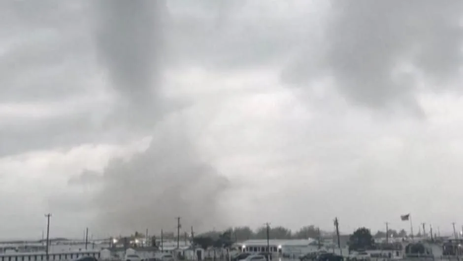 Tornado Alarm vor New York - Wirbelsturm verwüstet Strandclub