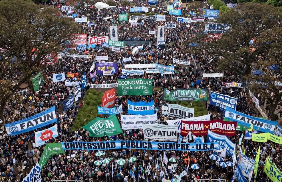 Argentina: manifestação de universitários termina em confronto com polícia e 25 detidos