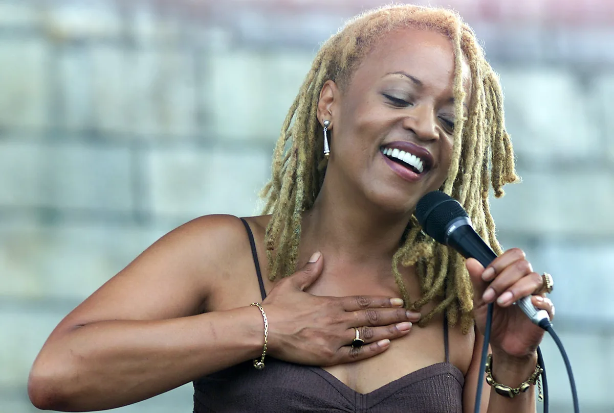 Adiós a Cassandra Wilson, la cantante de jazz que Time calificó como “la mejor voz de Estados Unidos”