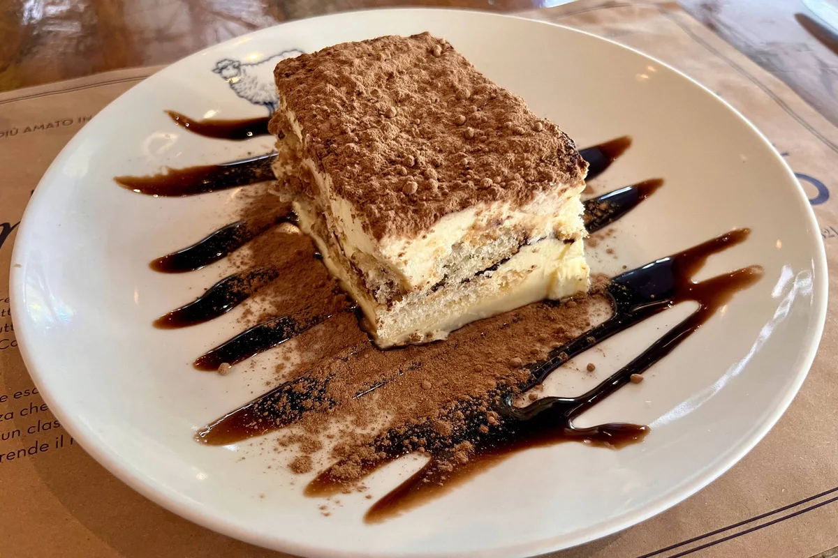 Pecorino Trattoria promete tradição, mas funciona como linha de montagem