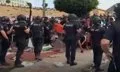 La Policía interviene con disparos al aire para contener a los migrantes que quieren acceder a Loma Colmenar (Ceuta)