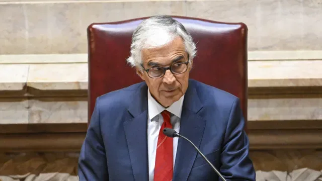 Matrículas escolares? Aguiar-Branco com dúvidas sobre projeto do Chega