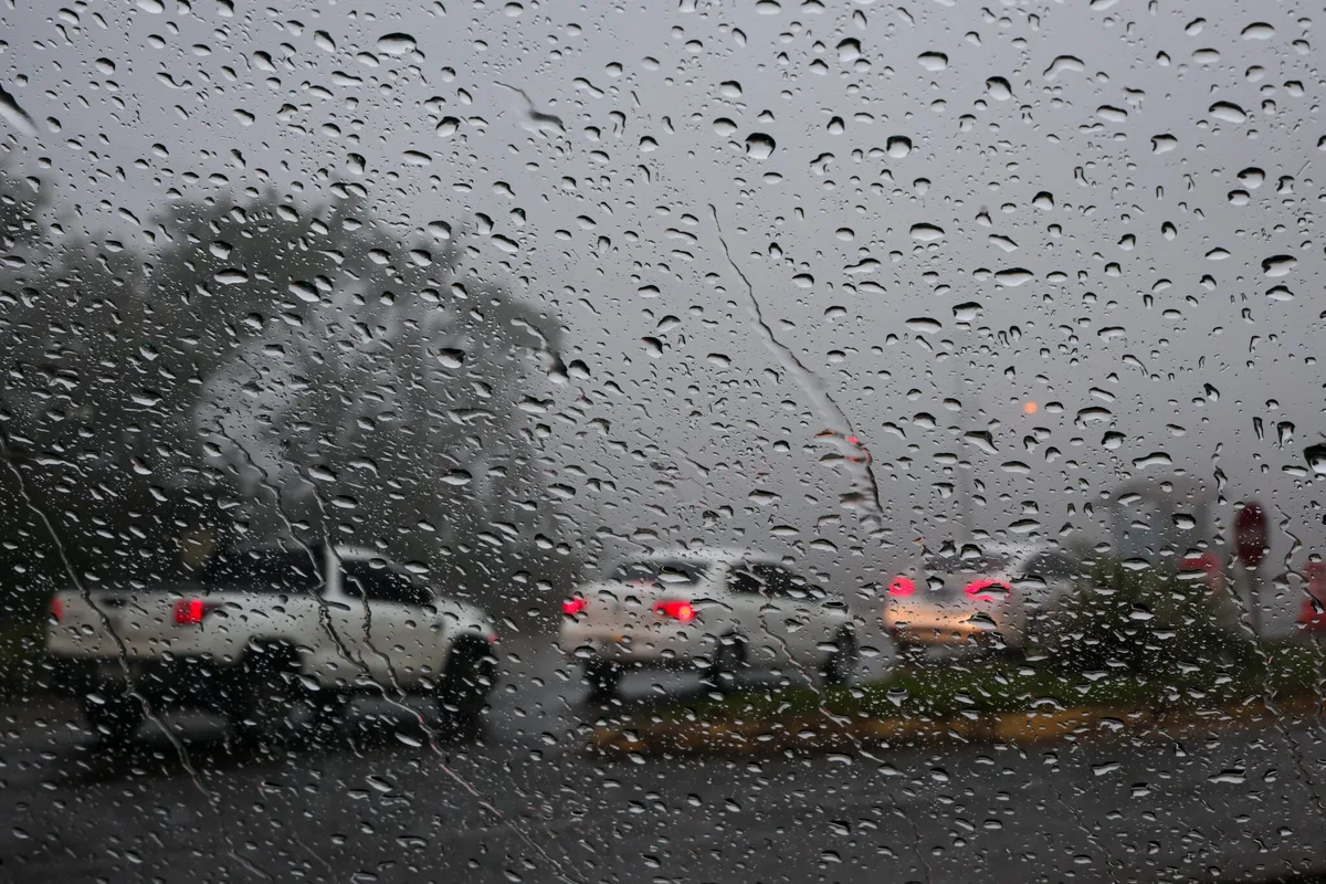 Chuva persistente e acumulado de 200 mm: SC tem mudança no tempo no fim de semana, alerta Defesa Civil