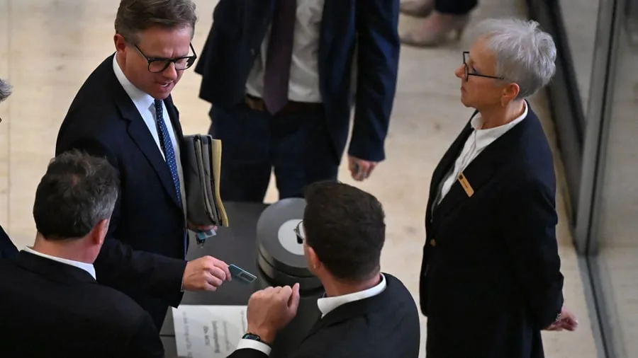 Soziales: Bundestag will Monitoring von Bluttests bei Schwangeren