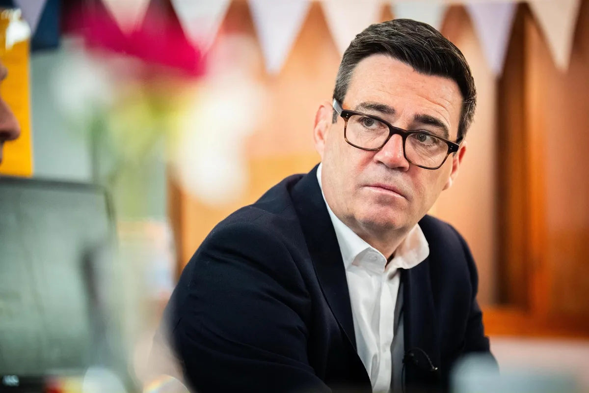 Burnham lanza un plan para acabar con el sinhogarismo en Reino Unido para Navidad