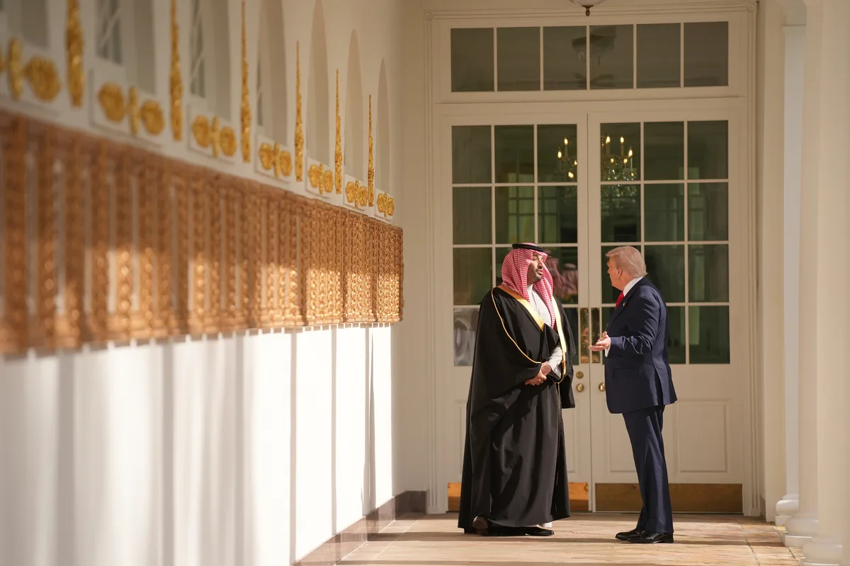 Los dos 'ganchos' (de derecha y de izquierda) de Irán con lo que ha logrado bloquear el petróleo de Oriente Próximo