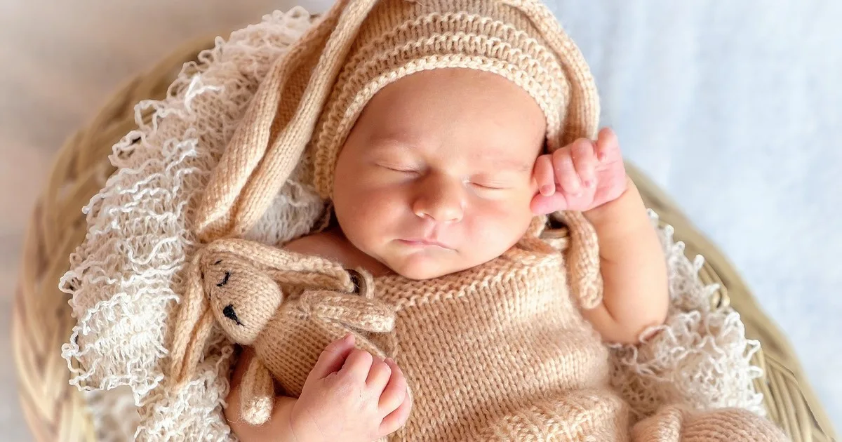 Decisión final | El Registro Civil permite que los hijos en Estados Unidos lleven el apellido de una persona ajena a sus padres, aunque no pertenezca a la familia