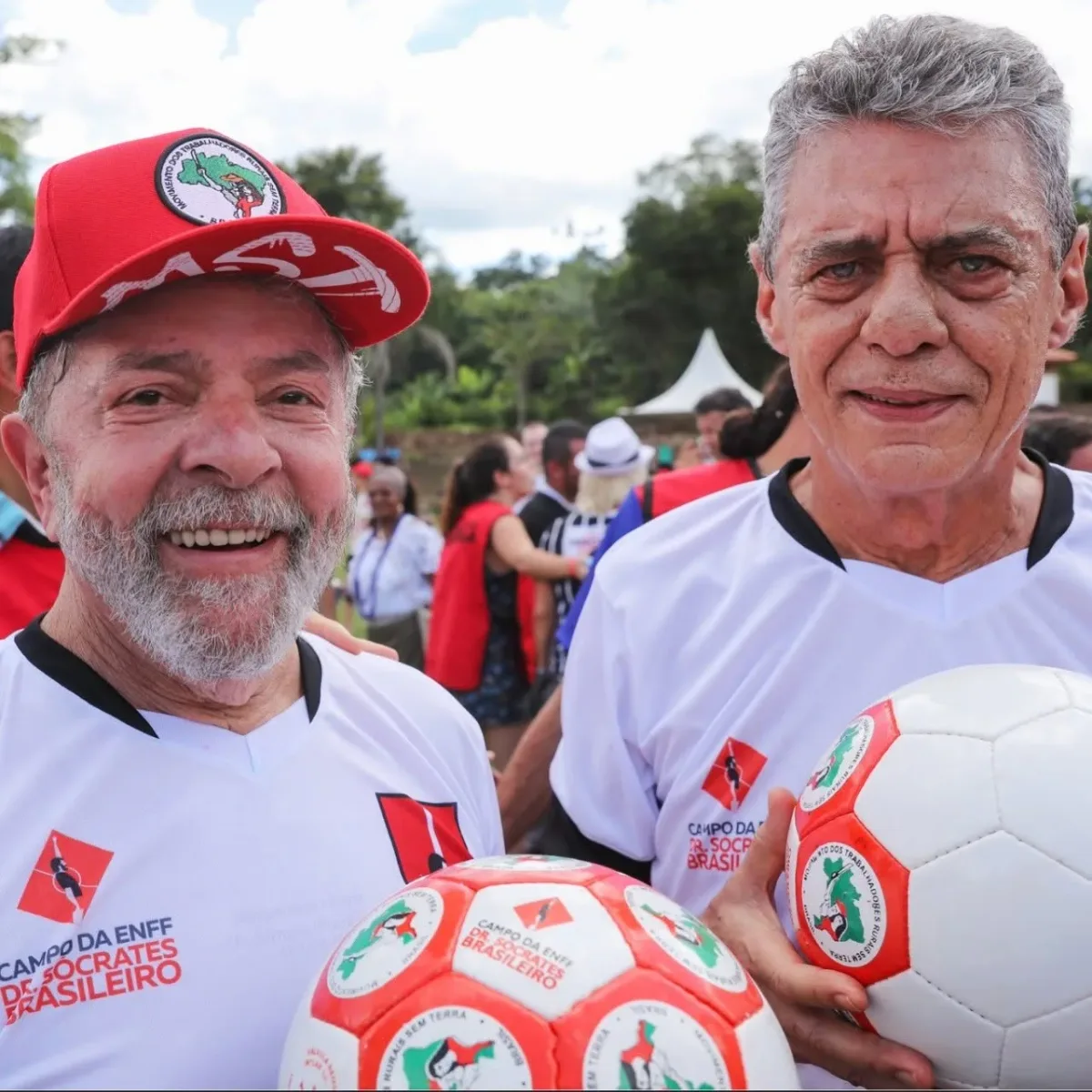 Chico Buarque pede voto em candidaturas do MST por defesa de valores coletivos