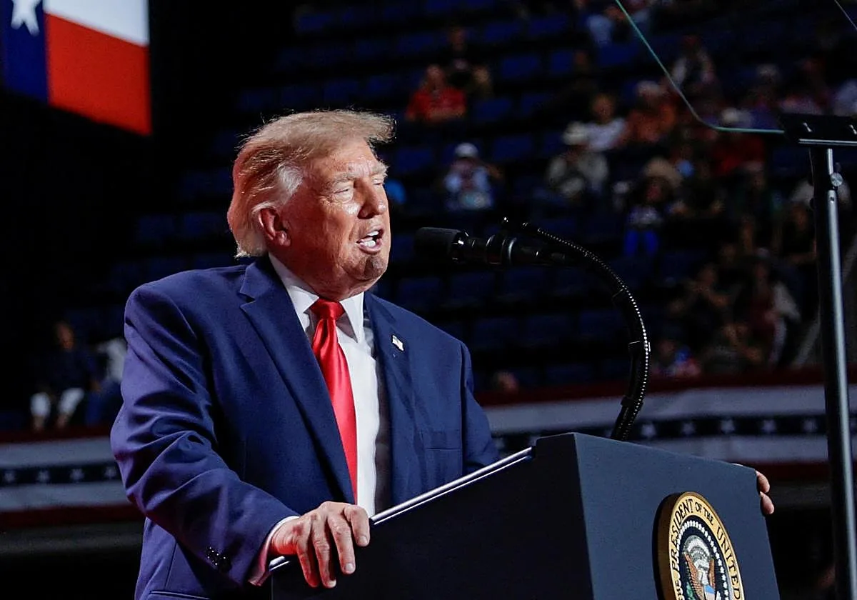 Trump afirma que cualquiera no llame «superinteligencia» a la IA es «el enemigo»