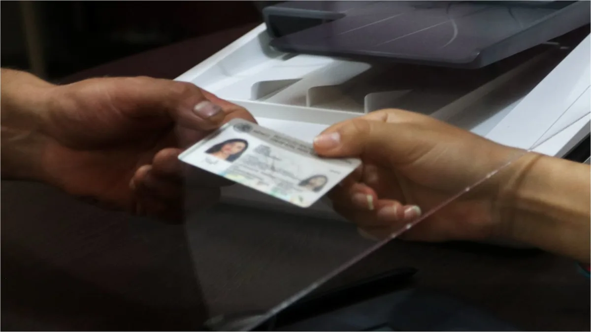 El INE llama a tramitar la credencial a quienes cumplen 18 años para participar en las elecciones 2027