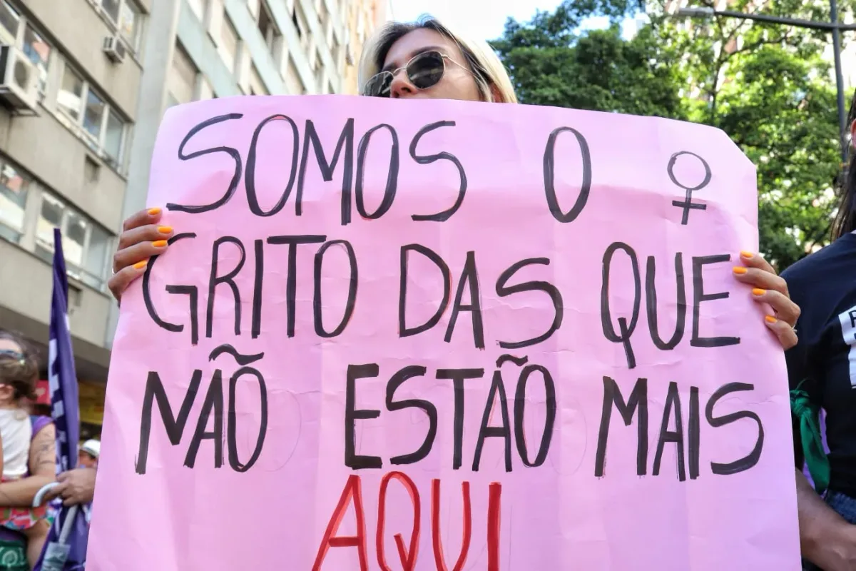 Após novo feminicídio, periferias de Porto Alegre cobram atendimento especializado para mulheres