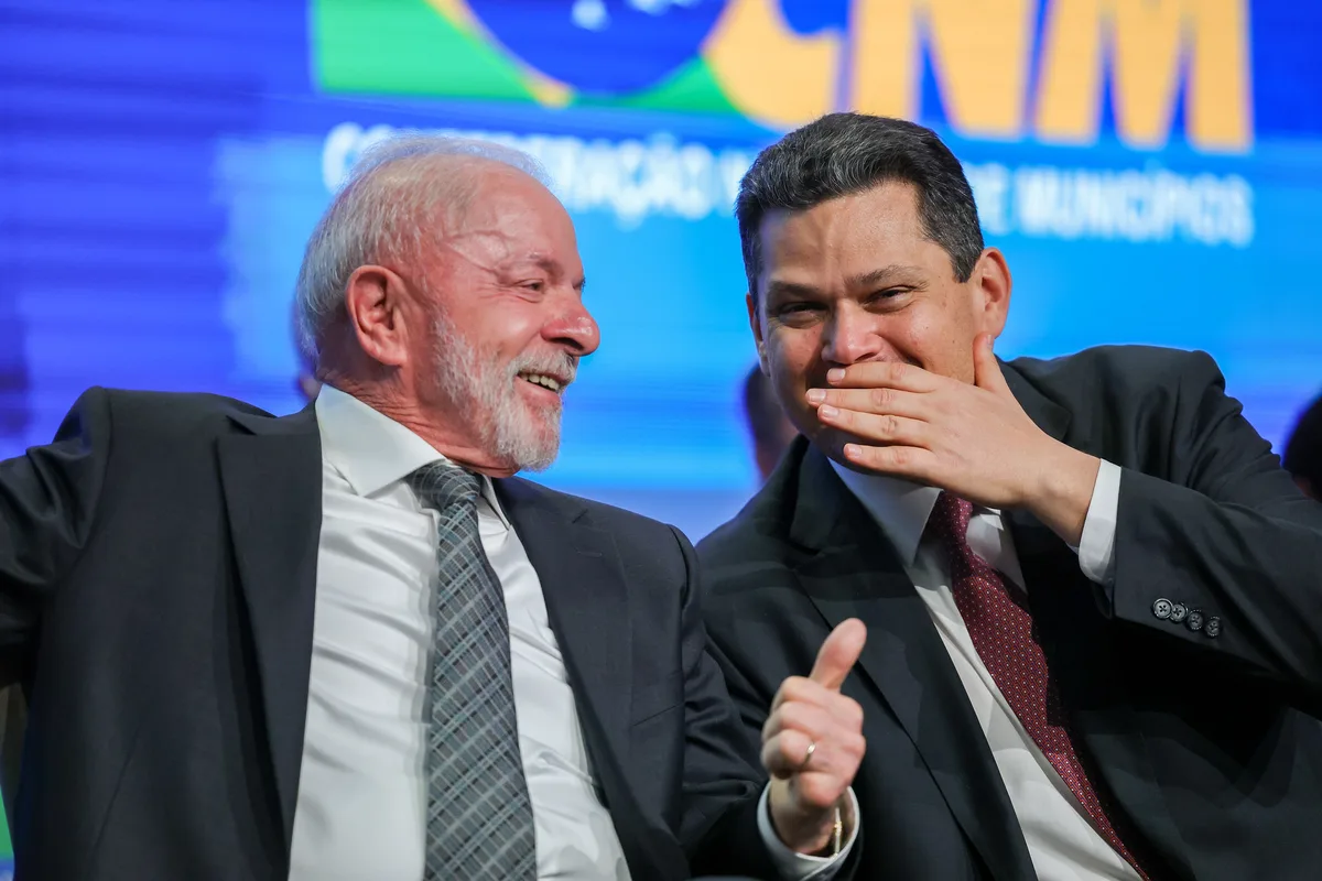 PEC da escala 6x1 é aprovada em 1º turno no Senado