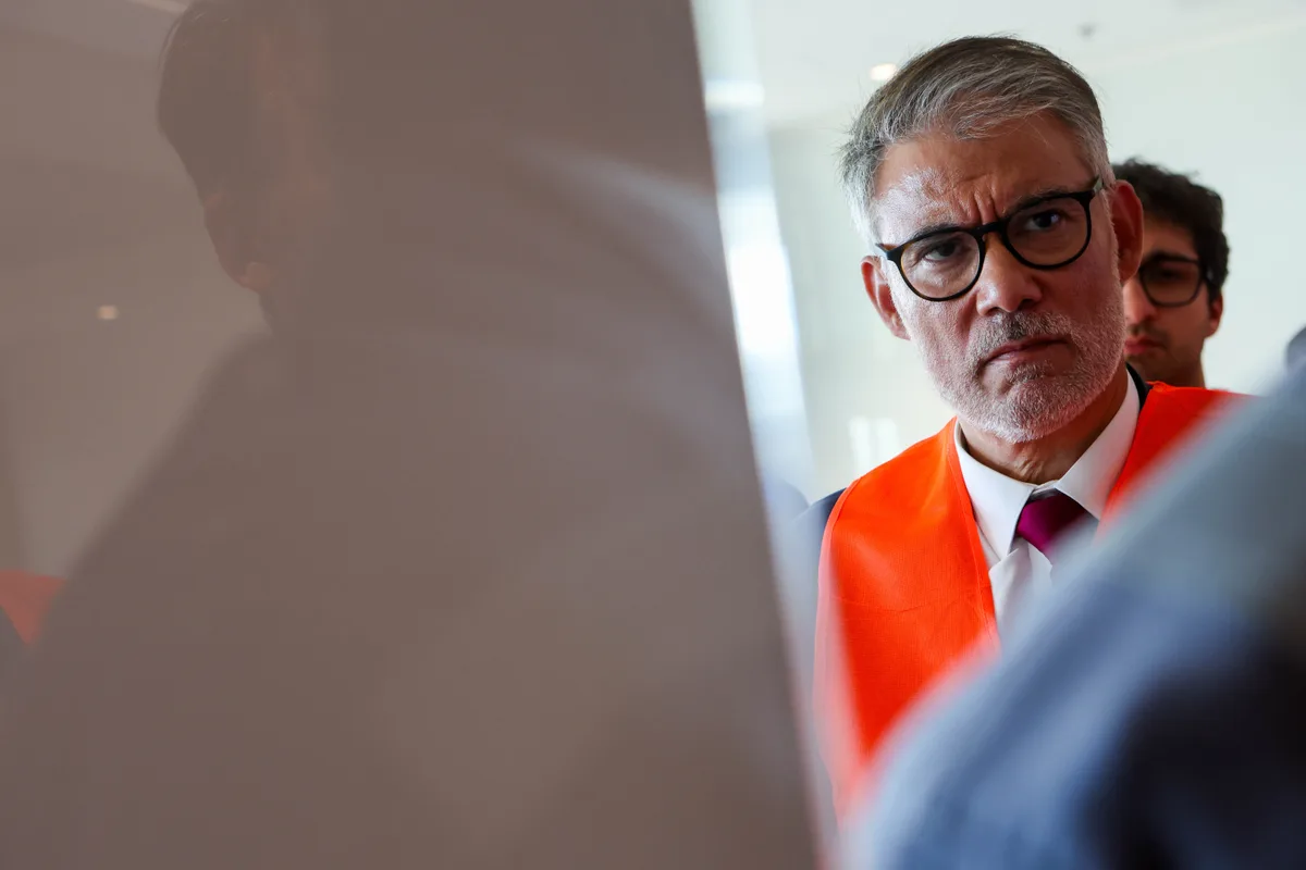 Olivier Faure toujours patron du PS après la primaire ? "C'est un peu humiliant, mais il a l'habitude"