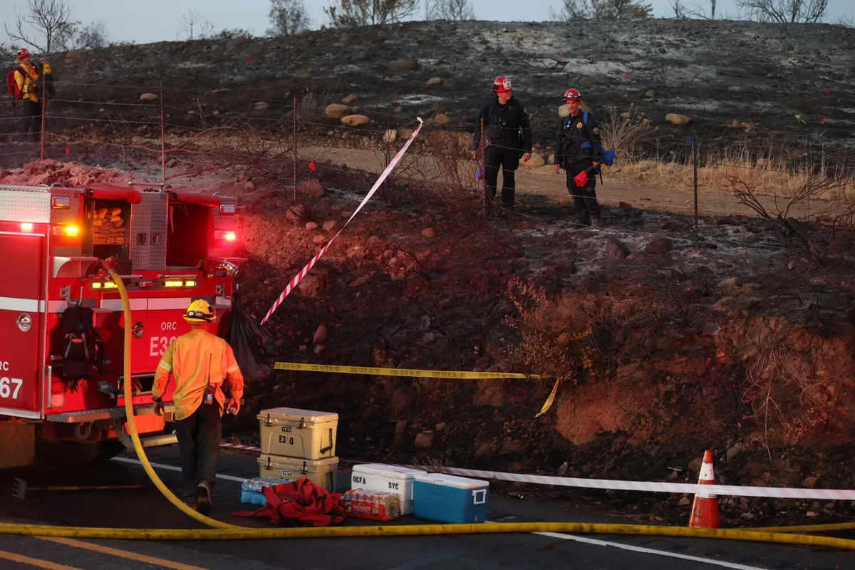 Brush fire briefly closes Glendale Freeway as larger blaze blackens 200 acres in O.C.